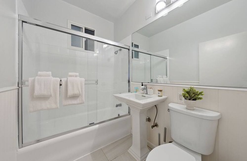 Nob Hill Apartment | Nob Hill 1 BR w/ Office by Anyplace - 11613