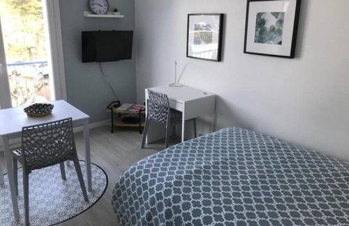 Jeanne d'Arc-Longs Champs-Beaulieu Apartment | Studio Apartment 'Cosylocation Bois Perrin' with Balcony and Wi-Fi
