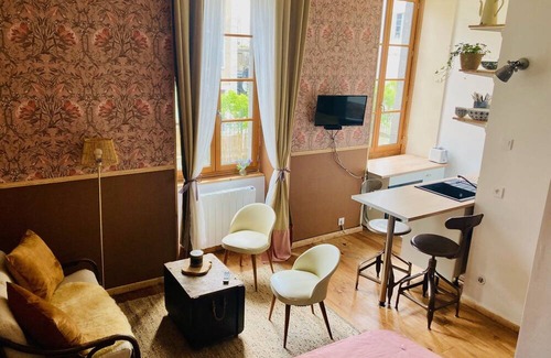 Oloron-Sainte-Marie Apartment | Une maison de famille