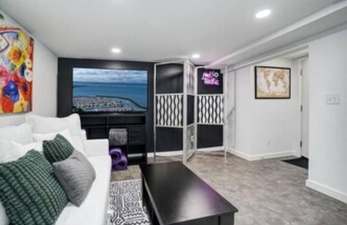 Loyal Heights Apartment | Escape Seattle's Rain - Ballard Contemporary Flat w/Hot Sauna & EV Charger