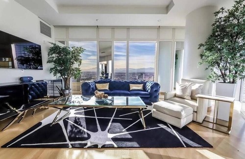 Las Vegas Strip Apartment | Elegant Corner 2 Bedroom Condo with Floor to Ceiling Windows