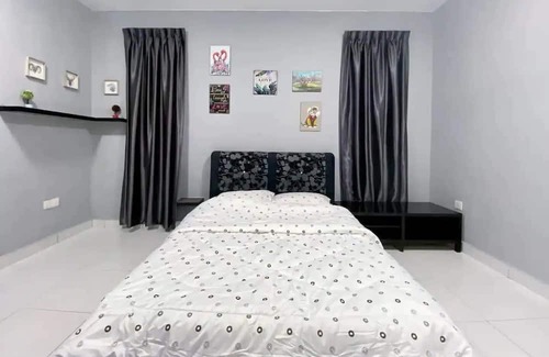 Tebrau House | A Chic & Comfy 4BR Home with Private Pool