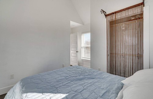 Brentwood Cottage | Pet-friendly Brentwood Home ~ 7 Mi to Downtown!