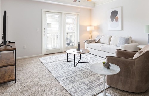 Overland Park Apartment | Modern Apartment in Prime Location (ID6837X15)