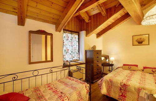 Gressan Apartment | Holiday Apartment "Casa Mimosa 1" with Mountain View, Shared Garden & Wi-Fi