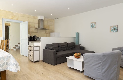 Naujan-et-Postiac House | Vrbo Property