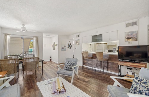 Bayview Condo | Bermuda Bay St. Petersburg Pool waterfront 2/2