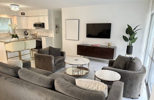 Parker Ridge House | Charming house close to beach, downtown West Palm Beach and shops. Pet-Friendly!
