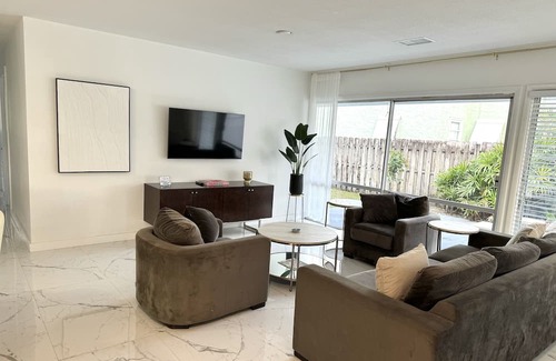 Parker Ridge House | Charming house close to beach, downtown West Palm Beach and shops. Pet-Friendly!