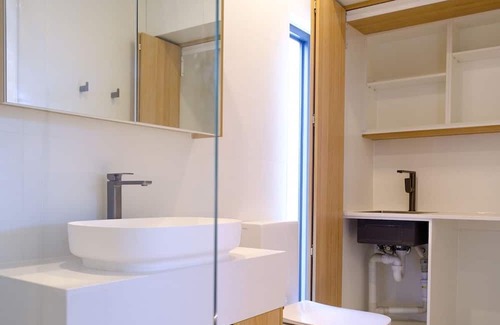Coldstream House | Off-grid Smart Home located on a trailblazing regenerative farm