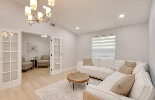Palm River Estates House | Beautiful Palm River 3BR Gem Retreat