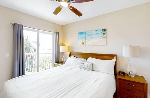 Capri Isle Apartment | 2 Bedroom 825086 by Houzlet
