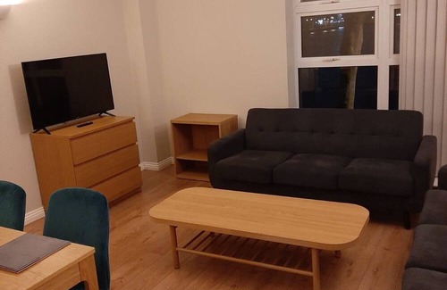 Rotherhithe Apartment | Modern two bedroom apartment in Canada Water