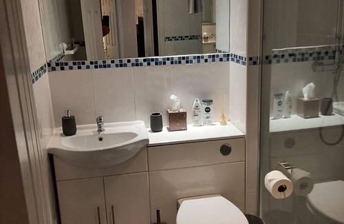 Rotherhithe Apartment | Modern two bedroom apartment in Canada Water