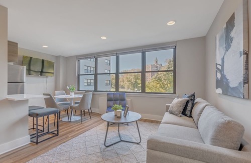 East Falls Apartment | Corporate 2BR Suite, Parking, Pool, Gym