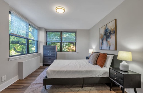 East Falls Apartment | Corporate 2BR Suite, Parking, Pool, Gym