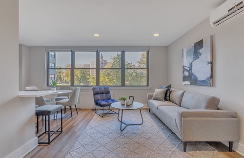 East Falls Apartment | Corporate 2BR Suite, Parking, Pool, Gym