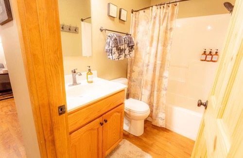 Alpine Lake Cabin | Family Friendly Retreat For Outdoor Enthusiasts