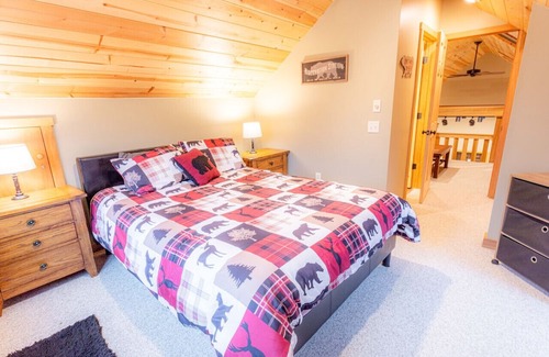 Alpine Lake Cabin | Family Friendly Retreat For Outdoor Enthusiasts