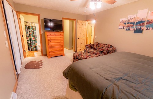 Alpine Lake Cabin | Family Friendly Retreat For Outdoor Enthusiasts