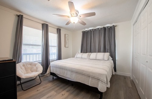 Groves House | 4-Bedroom, 2-Bath House with Pool in Groves, TX