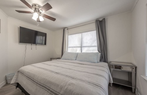 Groves House | 4-Bedroom, 2-Bath House with Pool in Groves, TX
