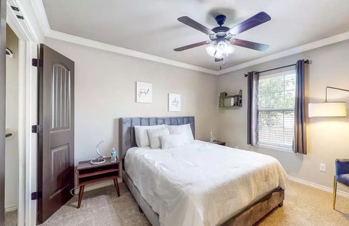 Wellborn House | Modern Townhome with Garage Parking
