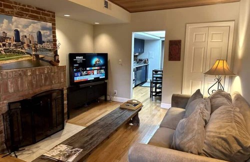 Mount Adams Condo | Mt Adams, Eden Park Hideaway!
