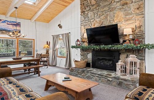 Maggie Valley Cabin | Cozy Creekside Retreat!