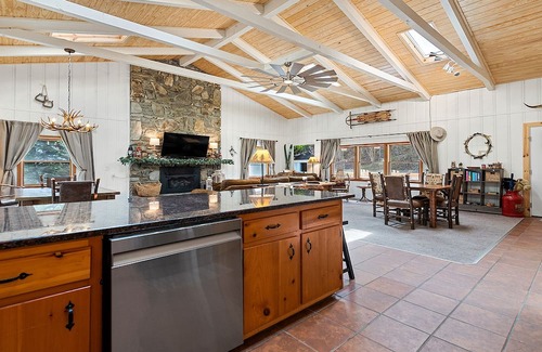 Maggie Valley Cabin | Cozy Creekside Retreat!