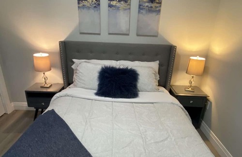 Walkerville Apartment | Cozy & bright upper unit with 3 bedroom each equipped with a workstation.