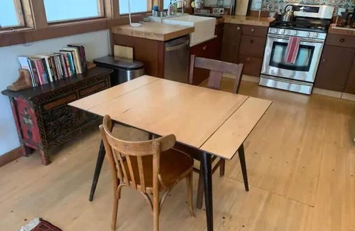 Mission District Apartment | Artist Residency, a loft apartment above a Sculpture Studio