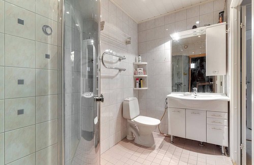 Itainen District House | Town-house with king-bed