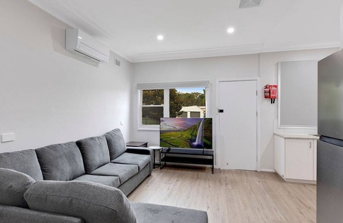 Long Jetty Apartment | By The Lake - 100 metres to Tuggerah Lakes