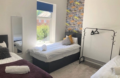 Wolverhampton House | Lovely 4-Bed House in Central Wolverhampton