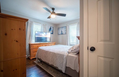 Rosedale House | Cozy Updated Ranch Near KU+Westport