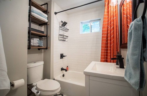 Rosedale House | Cozy Updated Ranch Near KU+Westport