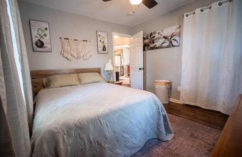 Rosedale House | Cozy Updated Ranch Near KU+Westport