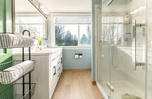 Monta Vista House | Pet-Friendly Family Home in South Tacoma/Lakewood