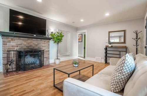 Monta Vista House | Pet-Friendly Family Home in South Tacoma/Lakewood