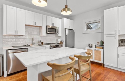 Seattle House | Comfy 3 Bed Family House close to UW Children's Hospital