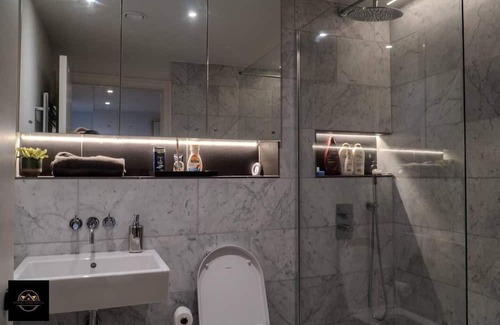 Trafford Apartment | Lovely 3-Bed Apartment in Altrincham