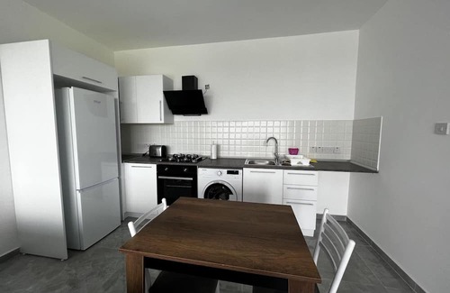 Edremit Apartment | Flat with Sea View Close to Beach in Edremit