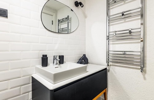 Kadikoy Apartment | Centrally Located Furnished Flat in Kadikoy