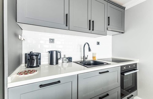 Kadikoy Apartment | Centrally Located Furnished Flat in Kadikoy
