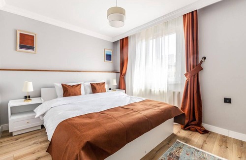 Kadikoy Apartment | Centrally Located Furnished Flat in Kadikoy