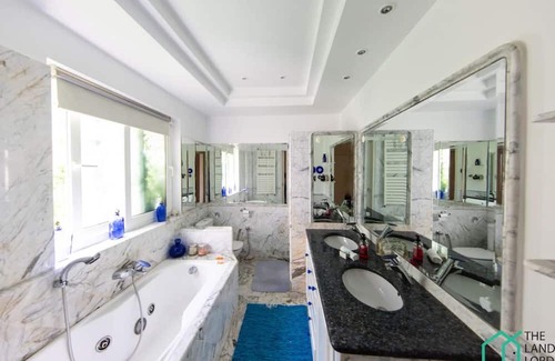 La Marsa Villa | Villa de Luxe à Gammarth avec piscine