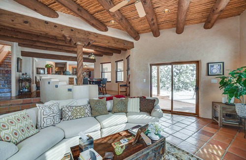 Canoncito House | Pet-Friendly Santa Fe Home w/ Balcony Near Trails!