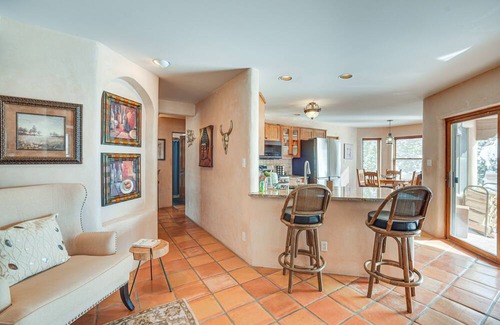 Canoncito House | Pet-Friendly Santa Fe Home w/ Balcony Near Trails!