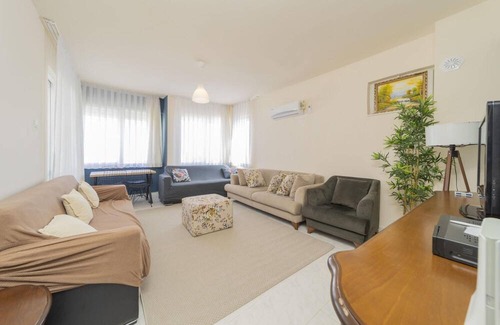 Lara Apartment | Spacious Flat Near Lara Beach in Antalya Muratpasa